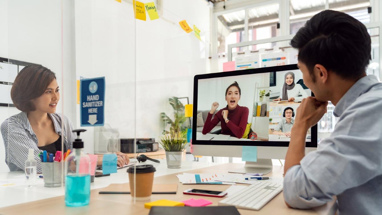 Equipo de trabajo en videollamada